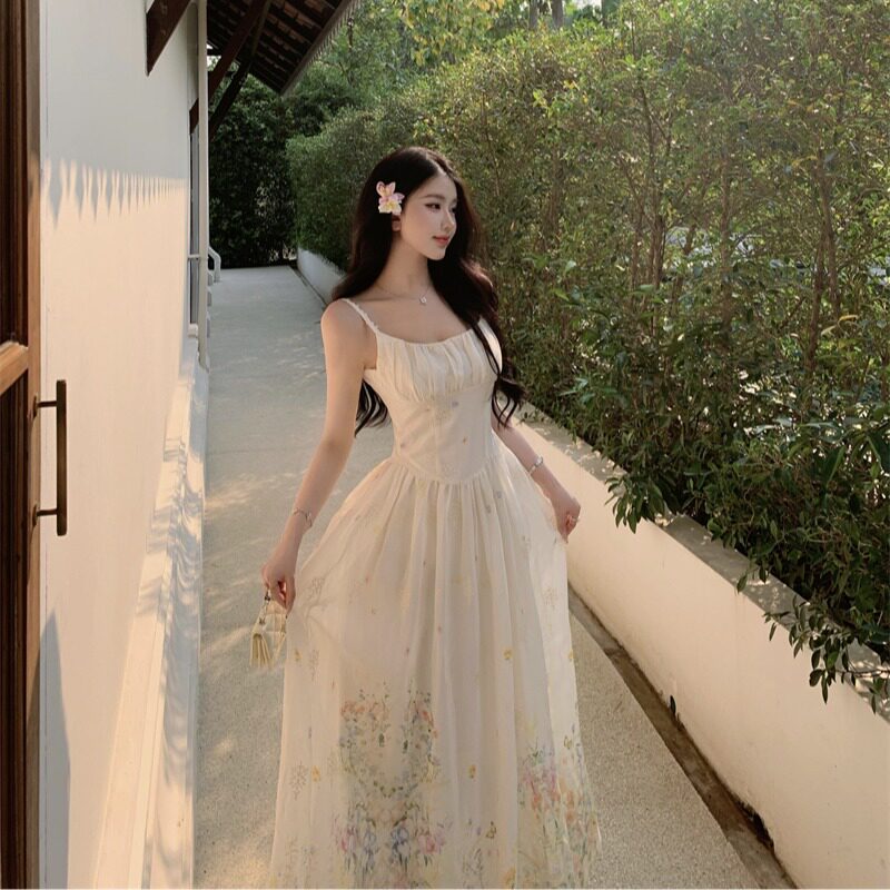 秘镜花园重工刺绣吊带连衣裙女夏季海边度假风收腰显瘦绝美长裙子