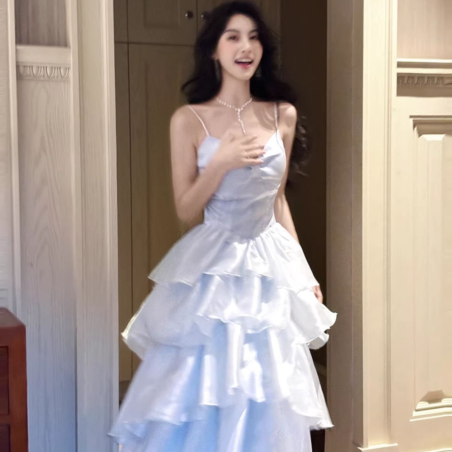 法式小资蓝色吊带修身连衣裙生日礼服蝴蝶结设计小众优雅多层次裙