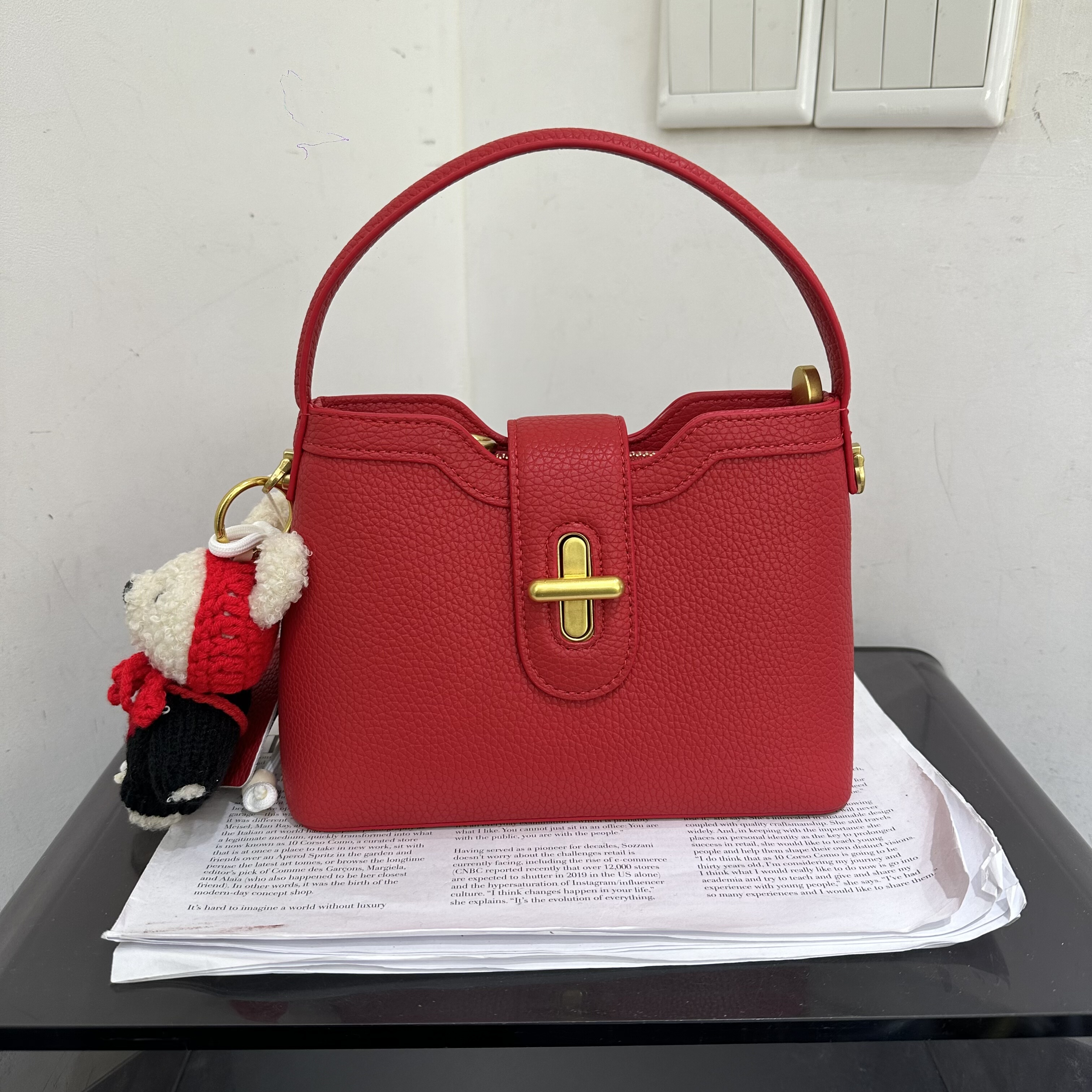 今年流行的新款手提轻便红色包复古休闲慵懒风软皮链条斜挎女韩版