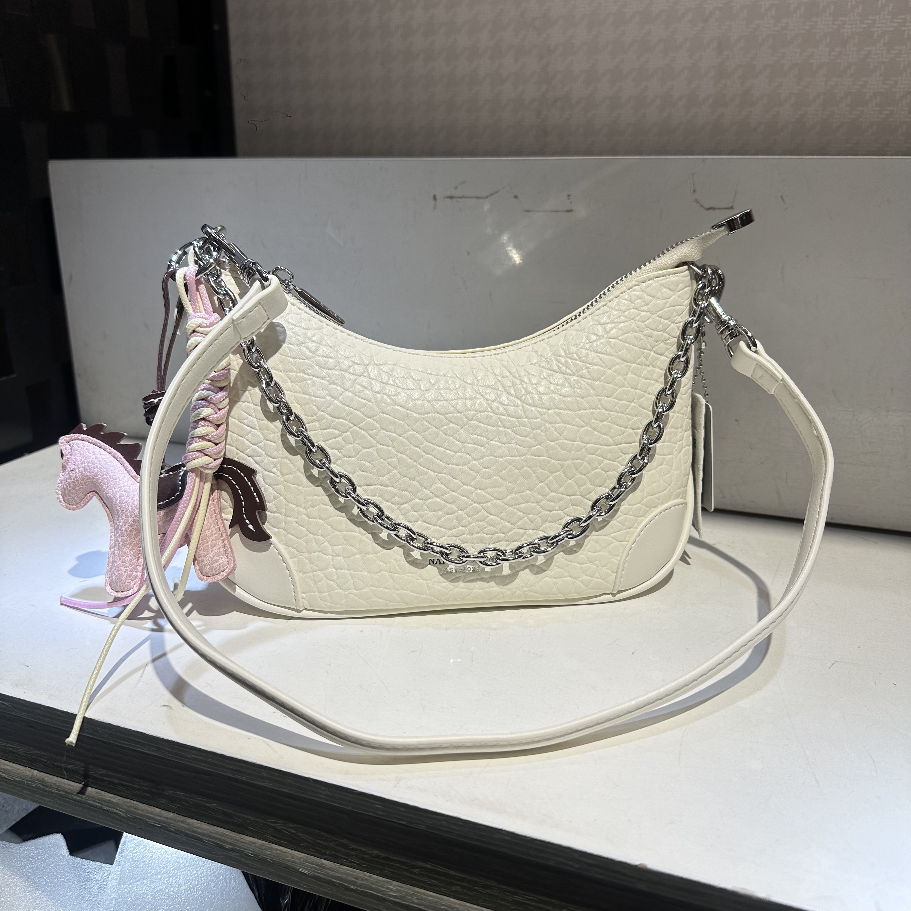 新款时尚手提轻便软皮饺子包小众潮时尚休闲单肩斜挎女包简约百搭