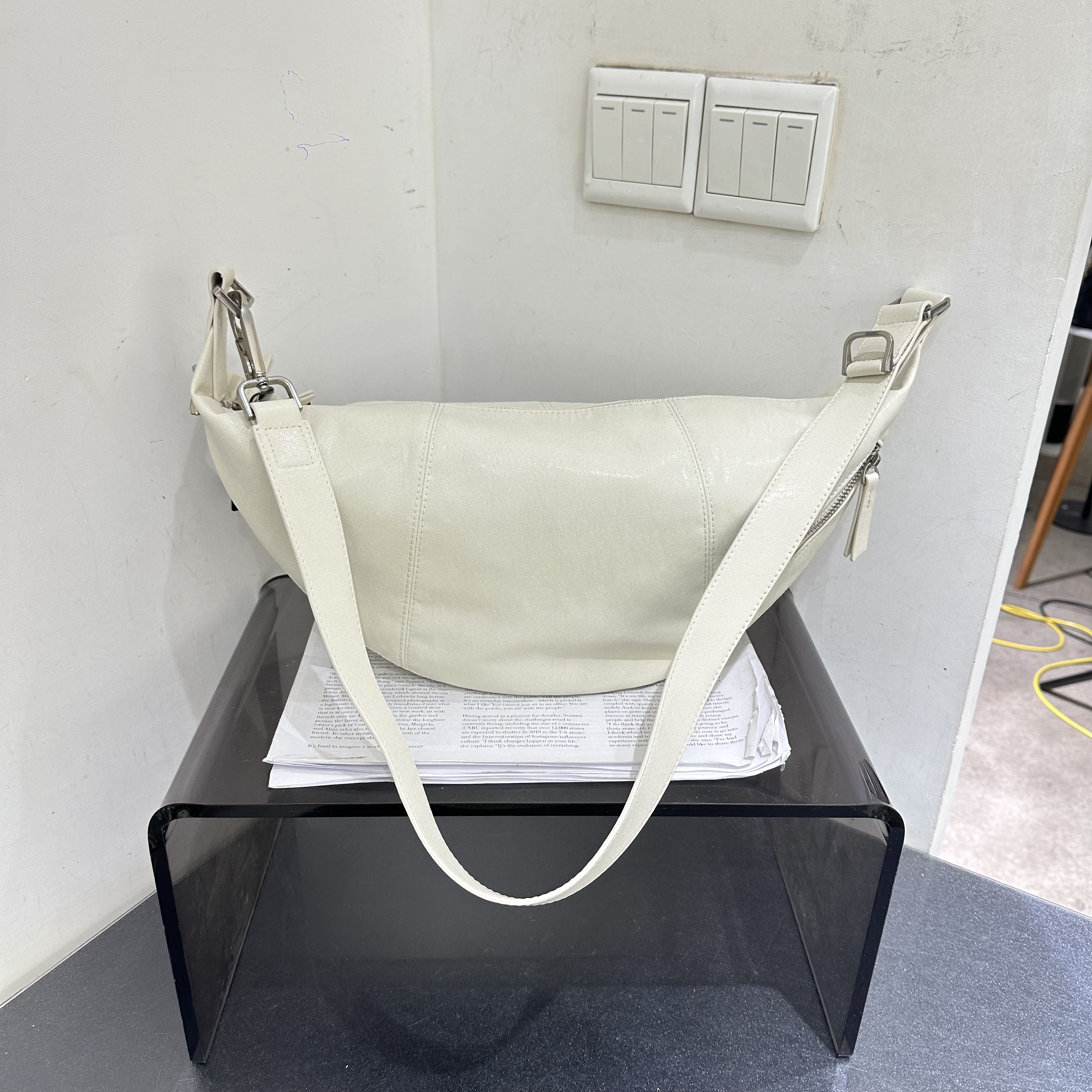 同丰新款时尚大容量轻便单肩斜挎饺子包百搭通勤软皮松弛感休闲女