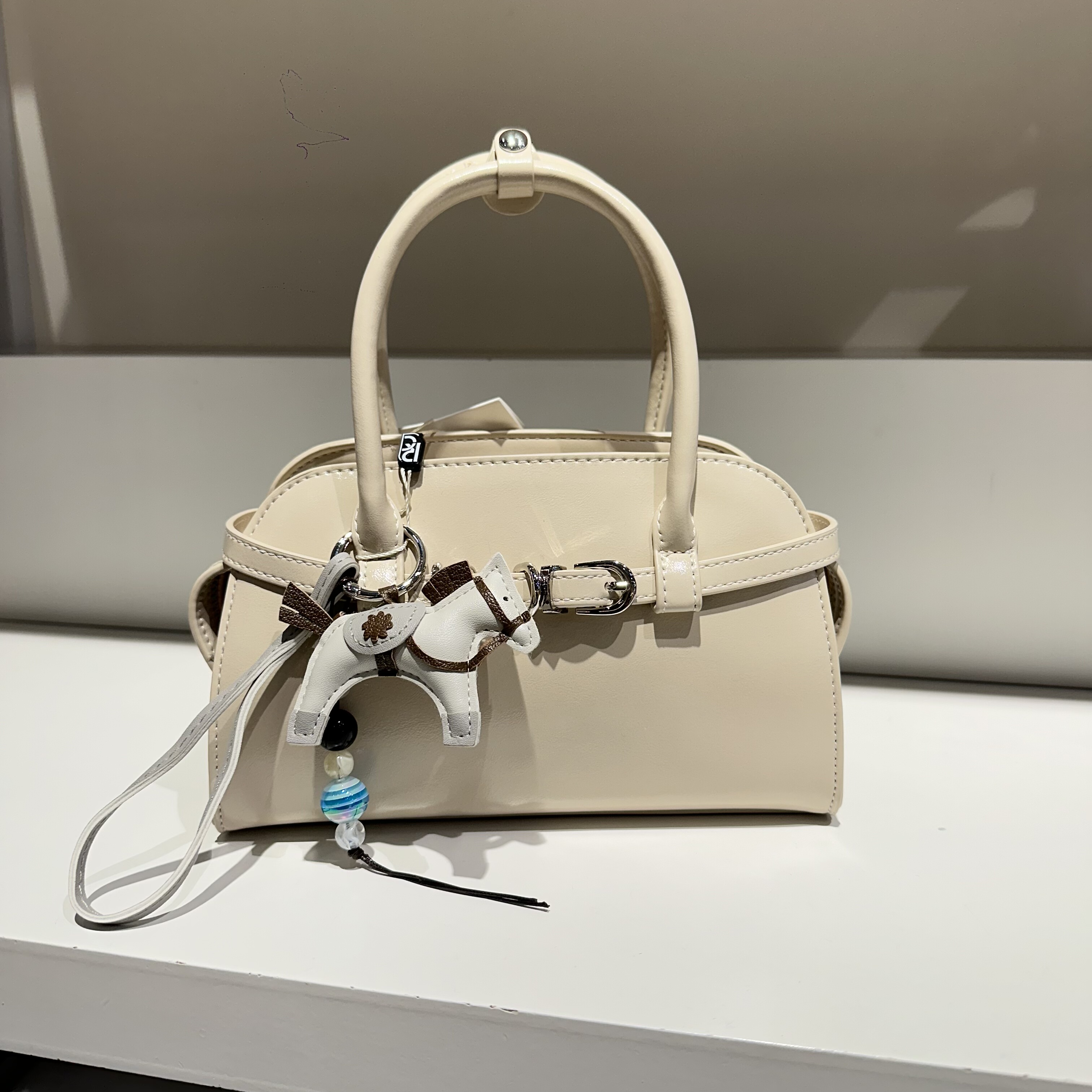 皮带装饰定型新款复古休闲慵懒风手提贝壳包斜挎实用百搭女包洋气,箱包皮具/热销女包/男包,通用款女包,淘宝优惠券,粉丝福利购,淘宝优惠卷