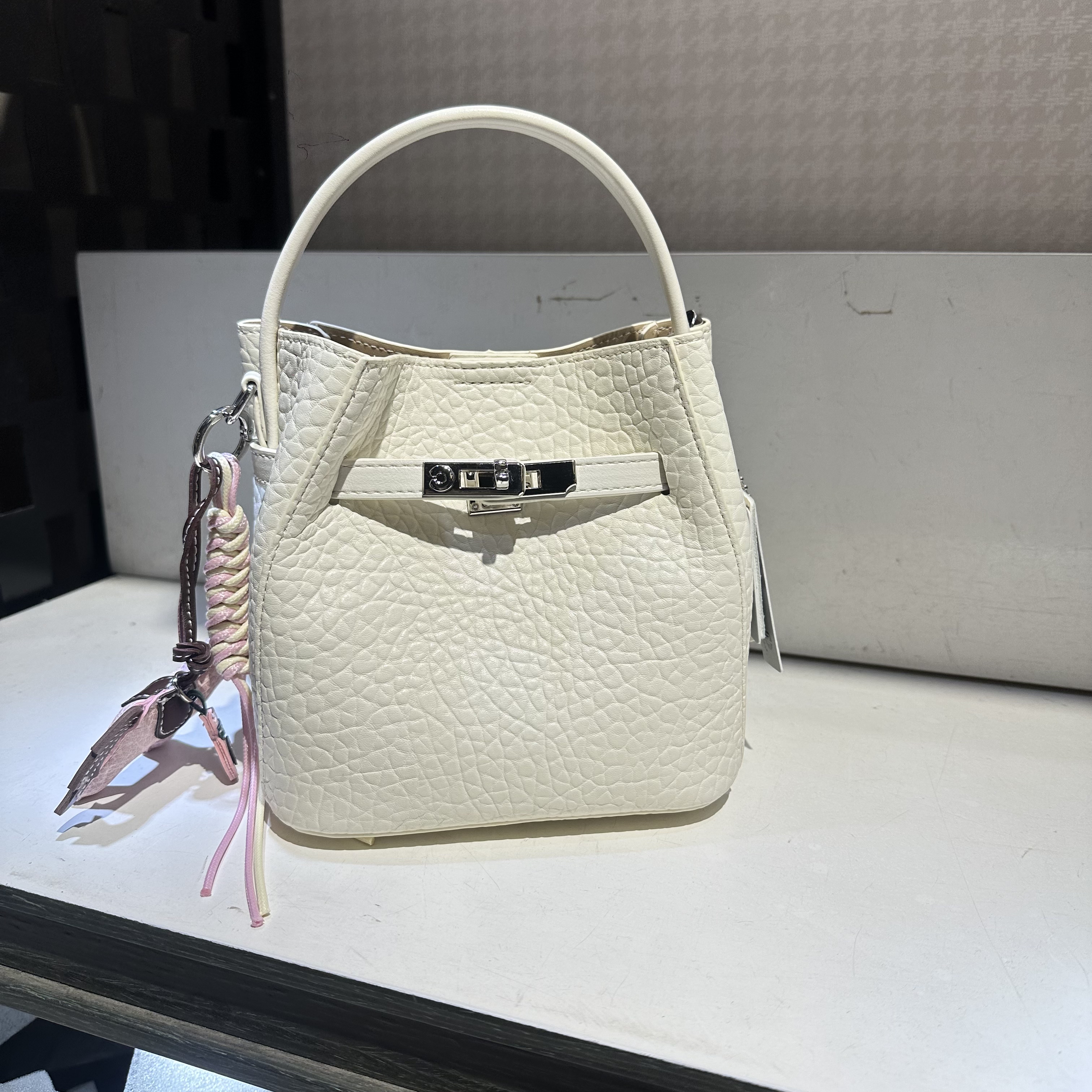 黑白色新款时尚手提轻便软皮水桶子母包小众潮时尚休闲斜挎女包