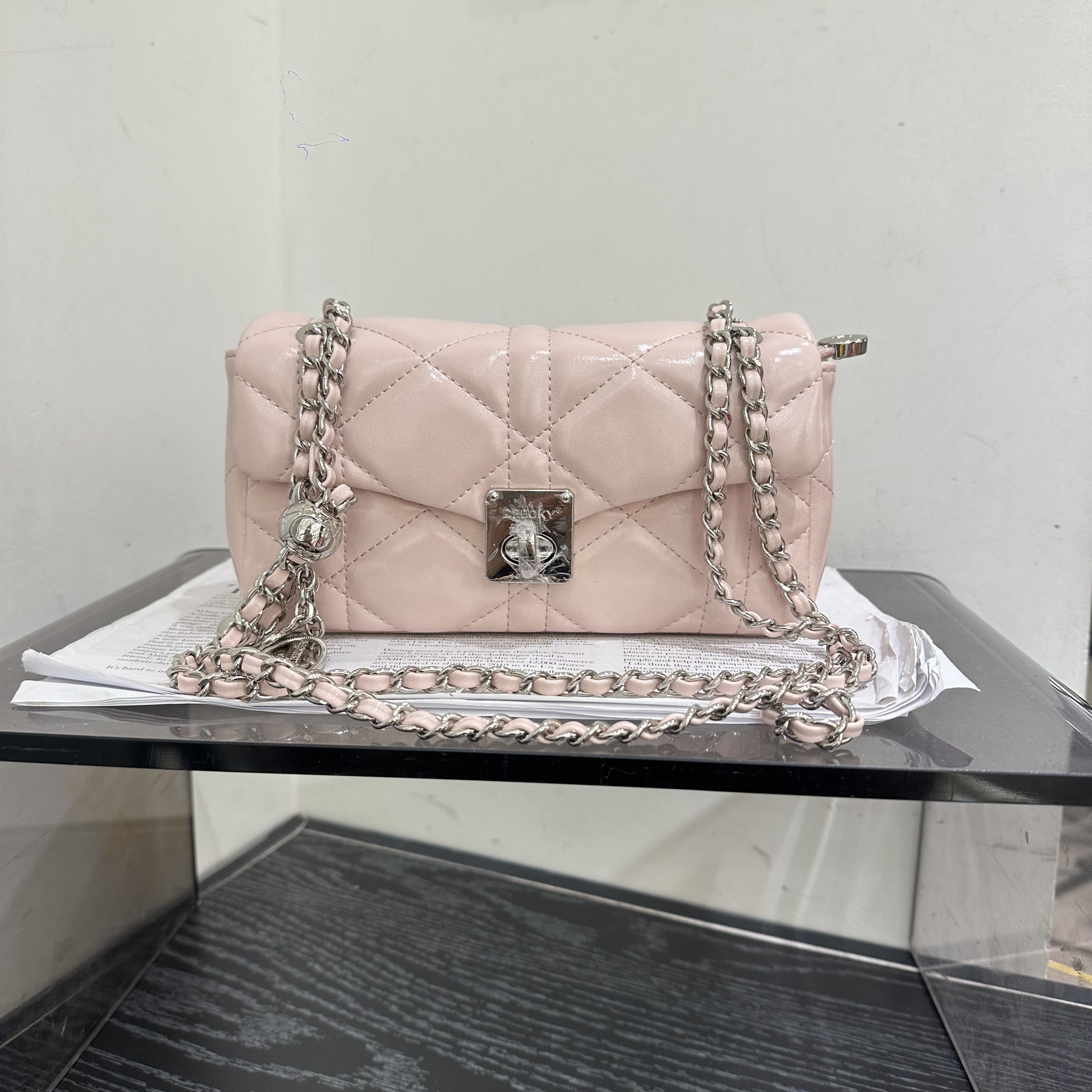 小d家新款时尚菱格定型锁扣翻盖单肩腋下女包轻便时髦斜挎小香风