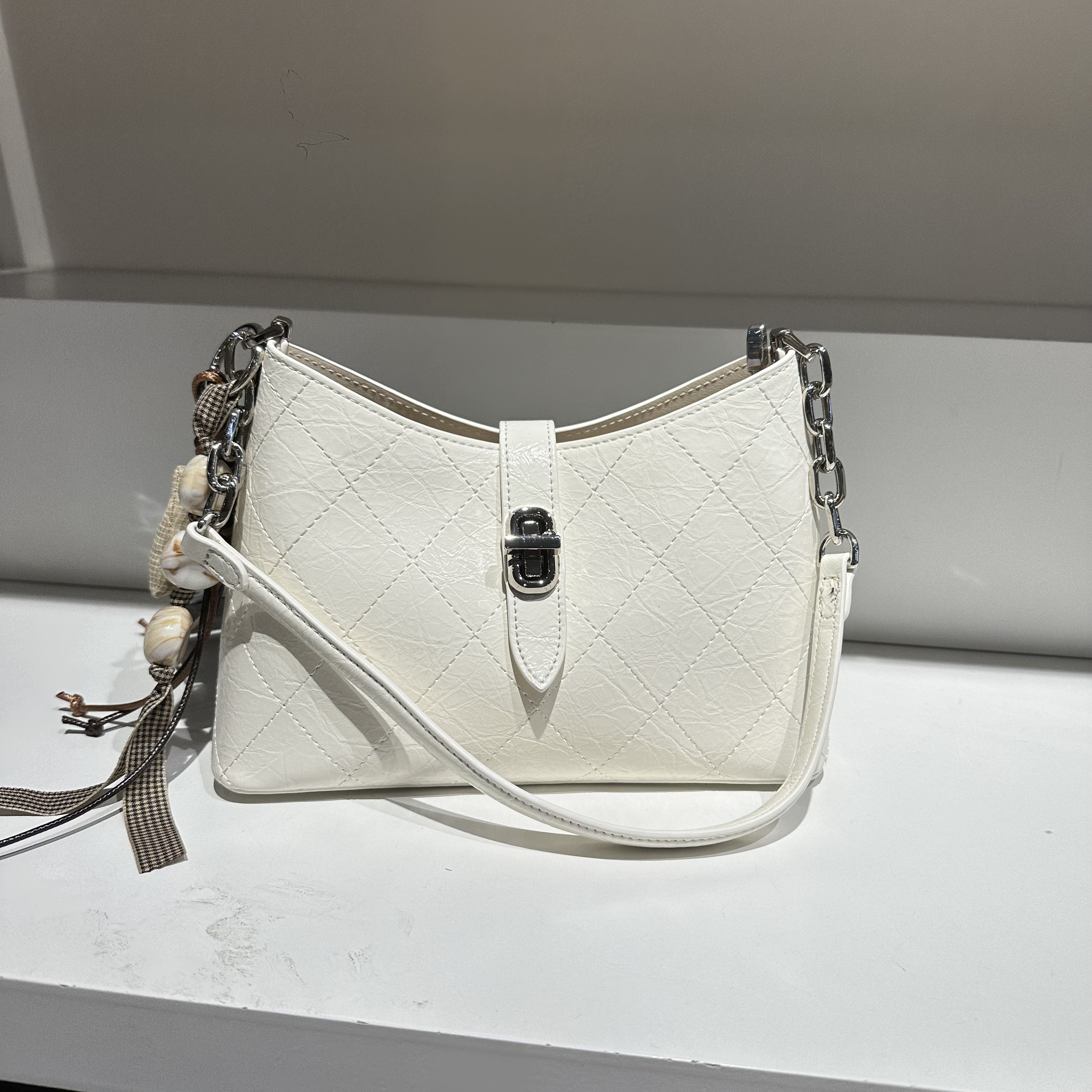 小香风菱格横版单肩腋下法棍包分层实用气质小众软皮黑白色斜挎包