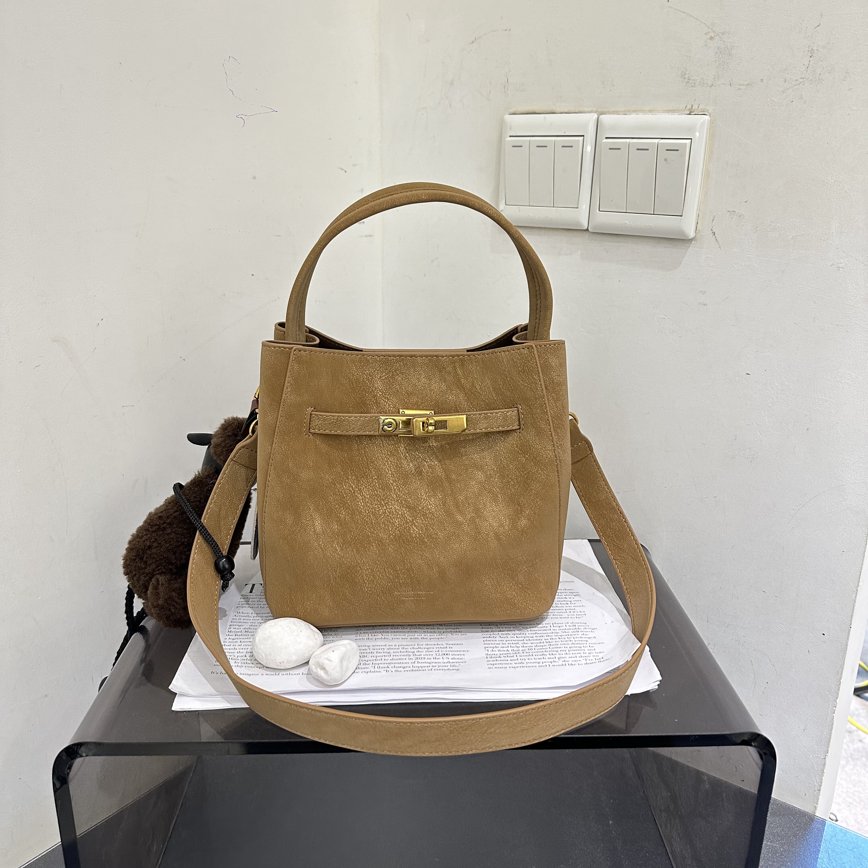 新款复古手提水桶包休闲时尚简约单肩斜挎百搭通勤包女子母包洋气