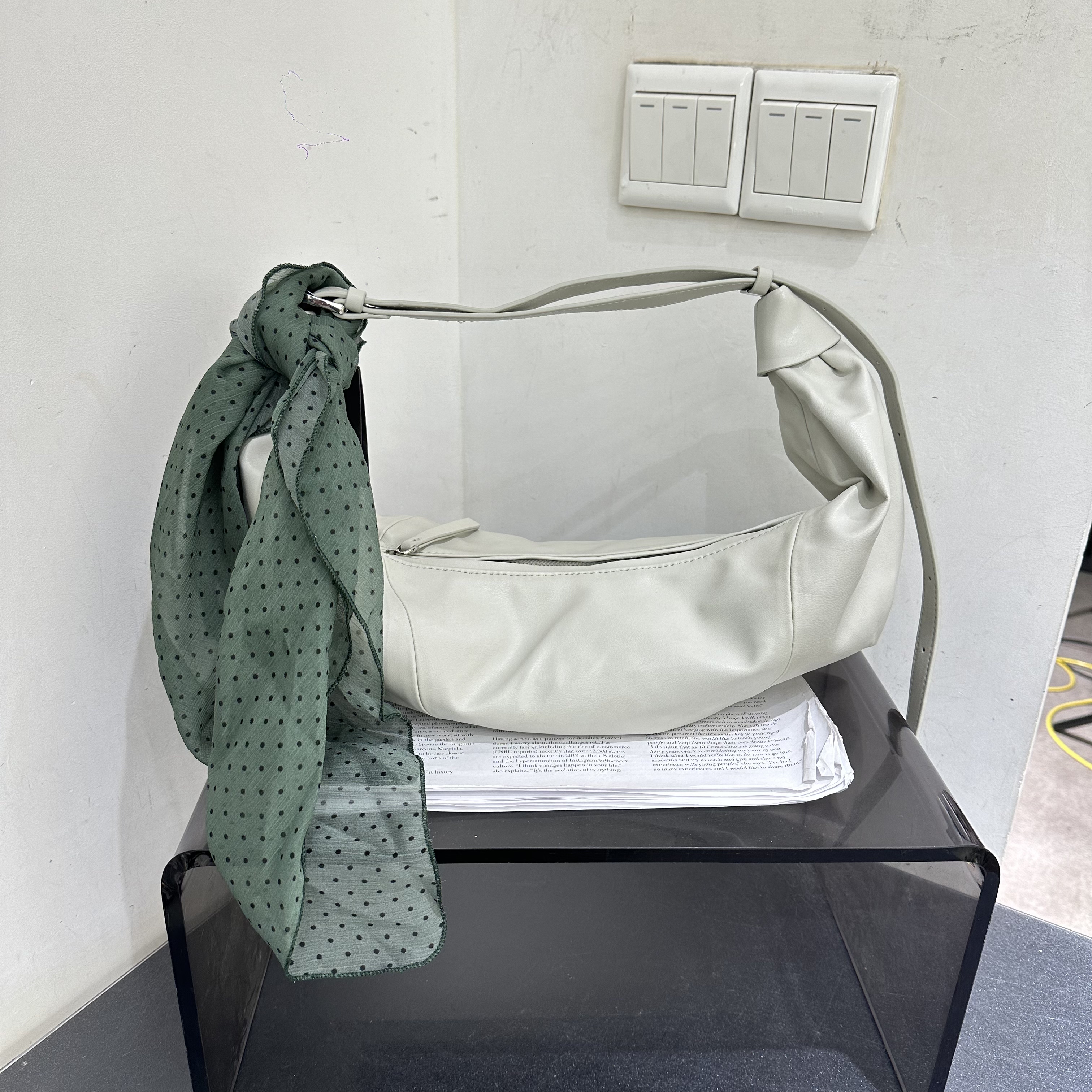 可彼娜新款时尚单肩腋下饺子包百搭通勤软皮大容量轻便斜挎包休闲