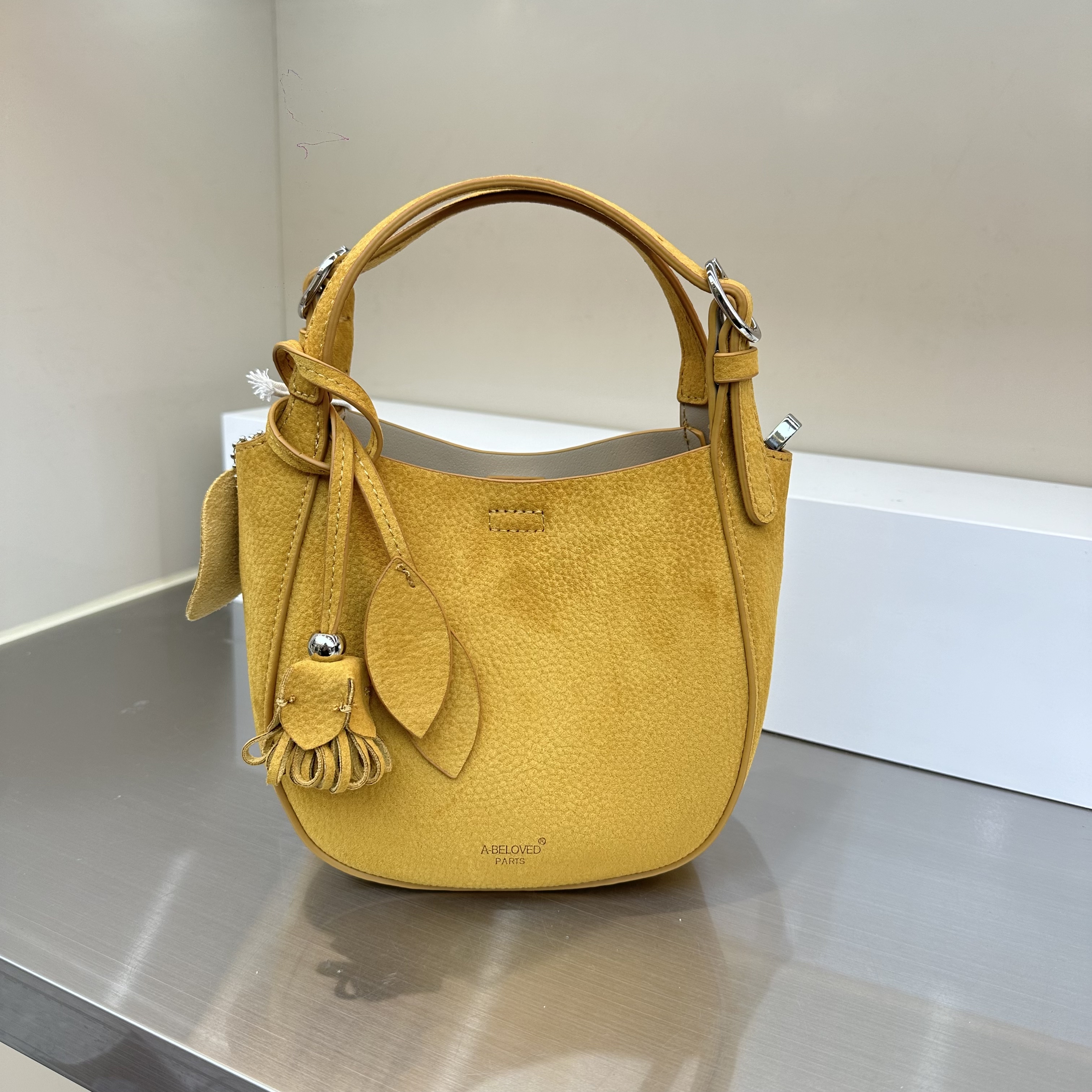 时尚新款复古休闲慵懒风软皮手提菜篮子包包鱼骨链单肩斜挎女子母