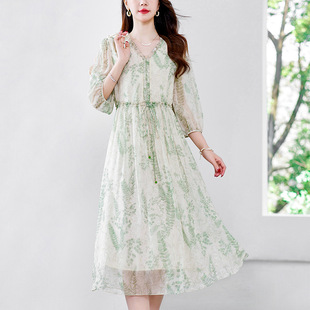 春夏时尚法式温柔风桑蚕丝碎花V领连衣裙收腰A字裙清新真丝中长裙