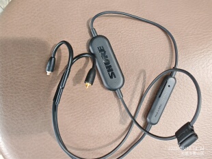 舒尔BT1 蓝牙线  Atpx无损音质 MMCX插拔式蓝牙线 一拖二