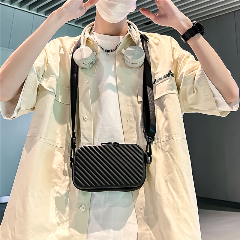 2025春夏新款潮牌男包黑色盒型迷你单肩斜挎包高级感时尚小方包女