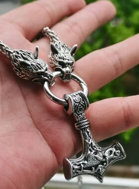 不锈钢吊坠复古克苏鲁豹子头个性简约嘻哈蛇形链条双头狼龙骨