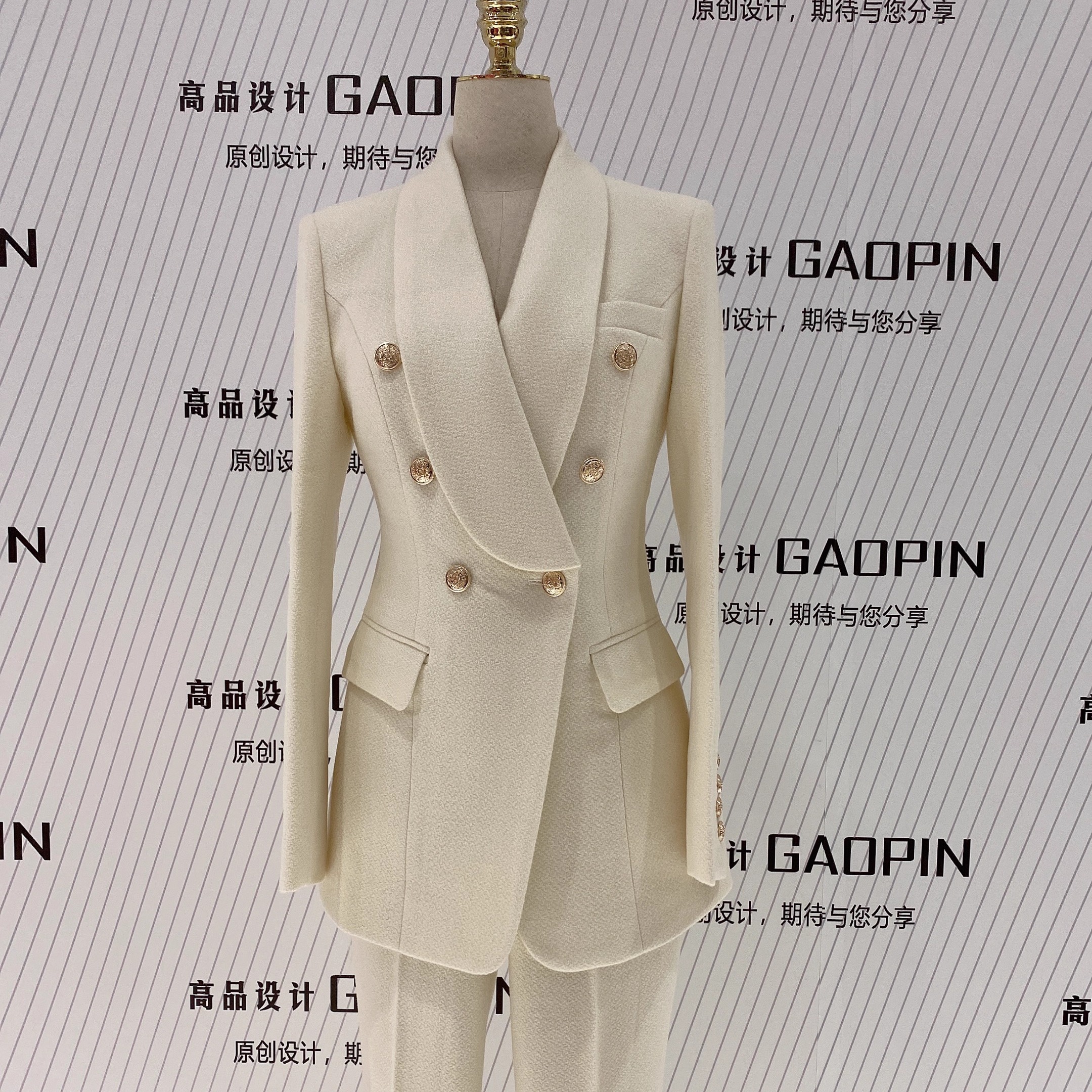 2025冬季厚款原创高端米色羊毛呢外套青果领女双排扣名媛西装套装