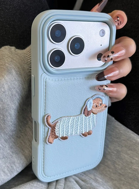 刺绣音乐狗公仔适用苹果16promax手机壳iphone14pro新款13卡通12日韩11保护套15promax防摔17pro大孔皮纹气囊