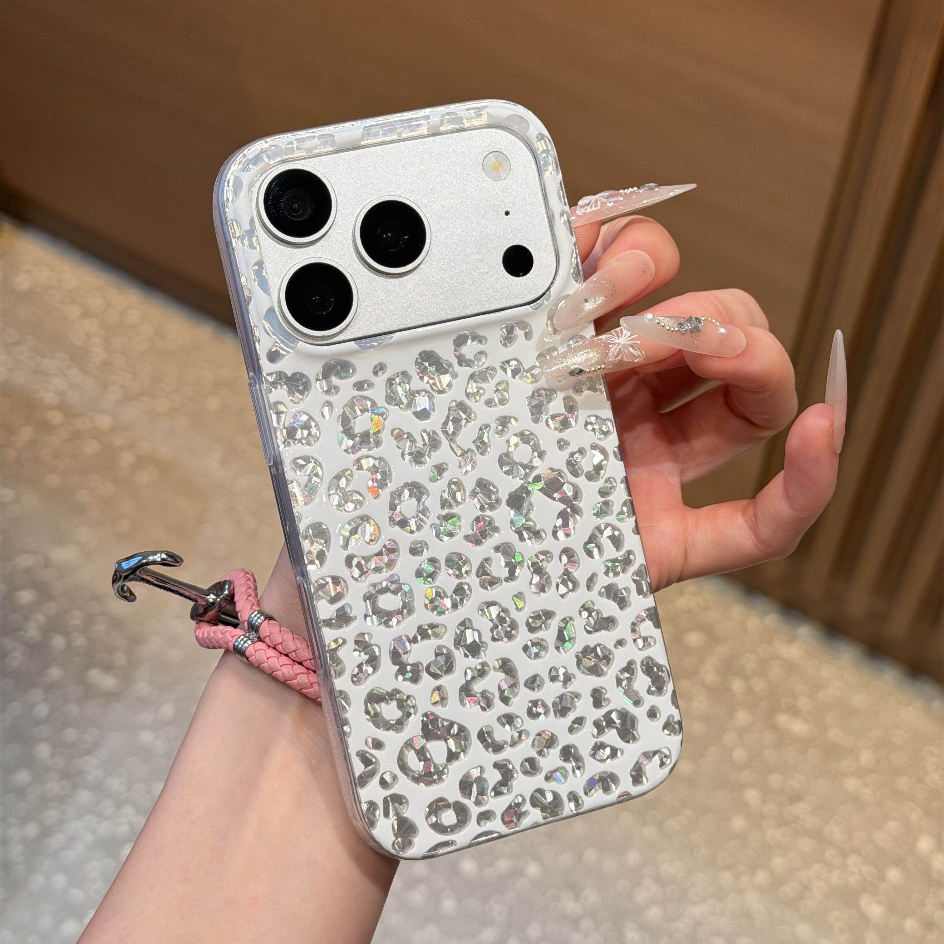 大孔钻石纹满屏白豹纹适用苹果17ProMax手机壳iPhone16/18pro新款15卡通13高颜值14pro创意15pro防摔12全包11