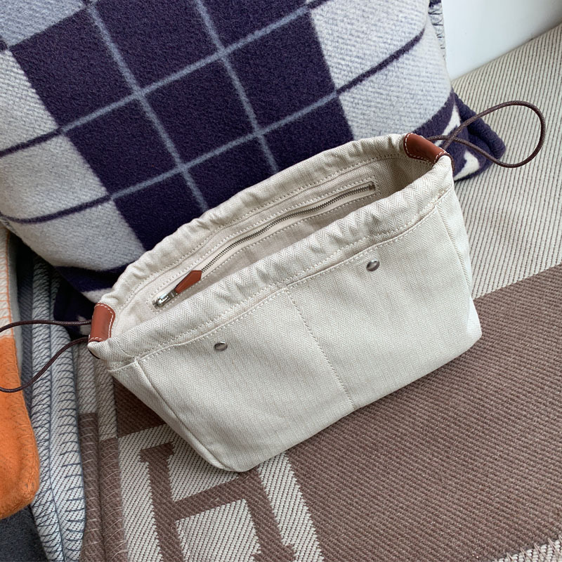 h家同款帆布抽绳便携化妆包大