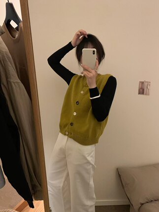 现货 韩系减龄针织马甲毛衣 定制纽扣特别细节感满满 还有黑色