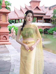 西双版纳旅拍影楼主题傣族服装网红写真传统民族女套装泰国服装