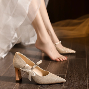 气质粗跟婚鞋禾秀婚纱两穿尖头一字扣珍珠带高跟鞋日常可穿不累脚
