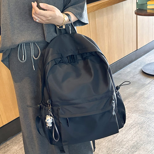 2026新款时尚轻便防水双肩背包