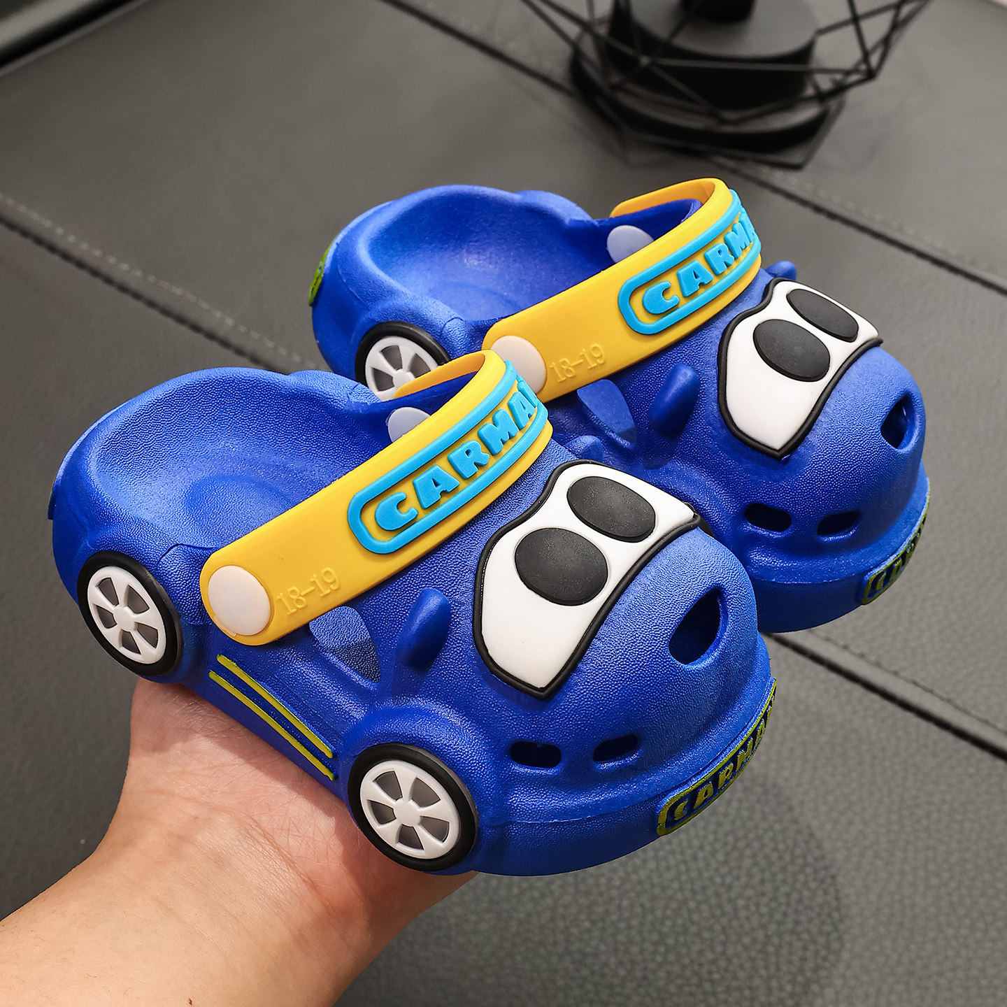 儿童不发光汽车洞洞鞋夏男童宝宝软底防滑包头凉鞋婴幼儿外穿凉拖