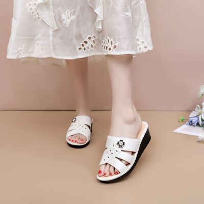 女拖鞋增高夏季时尚穿厚高坡防滑网红新款妈妈防滑厚底高级女凉拖