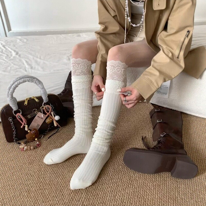 蕾丝过膝袜太太太迷人咯~~过膝长筒袜搭靴子真是稳稳拿捏秋天分寸