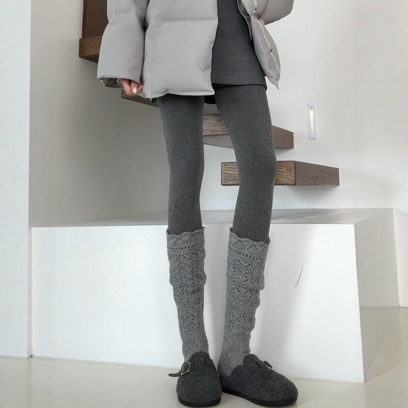 好看的羽绒服当然要配显瘦高级的连裤袜！叠穿小腿袜更是绝绝子！