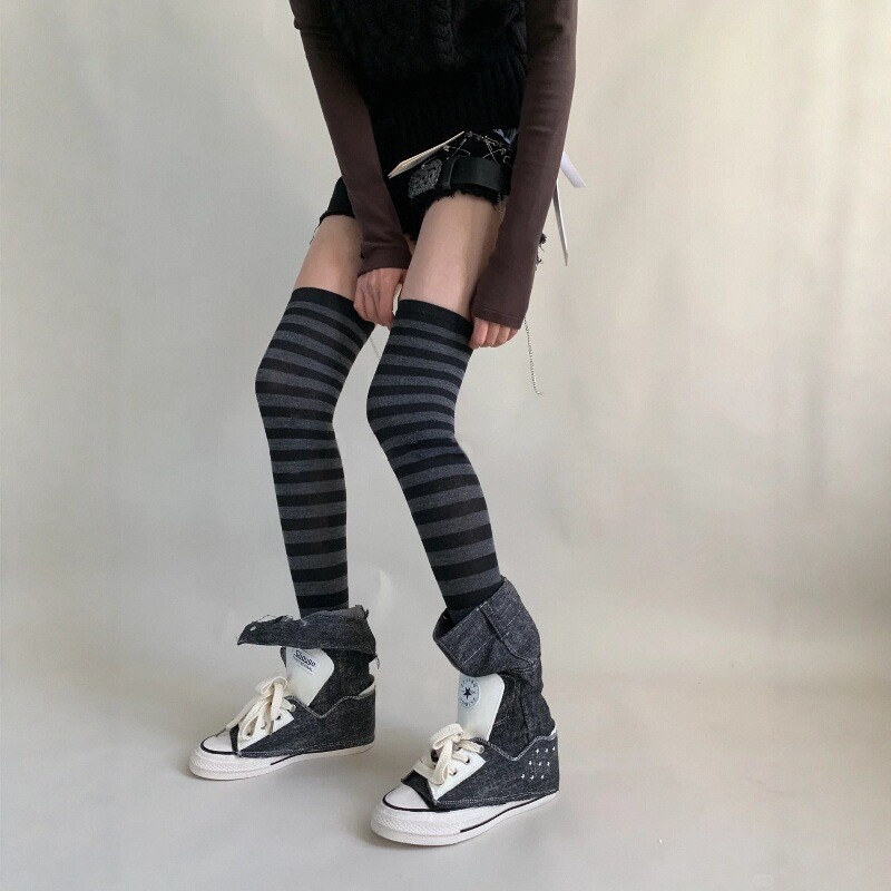 条纹袜！真.千禧复古顶流！！超有年代感的Y2K辣妹轻亚条纹过膝袜