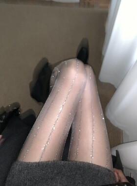 人是会反复被blingbling的丝袜给美哭的！夜晚的亮丝格外美丽迷人