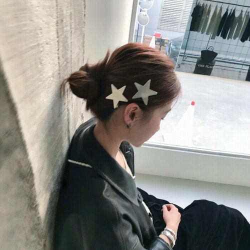韩风简约星星刘海碎发刘海发夹~银色布灵发光五角星亮面鸭嘴夹 ！