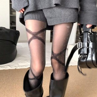 辣姐来喽！亮闪黑丝+蕾丝绑带 亮闪闪黑丝越穿越上瘾 谁穿谁辣~