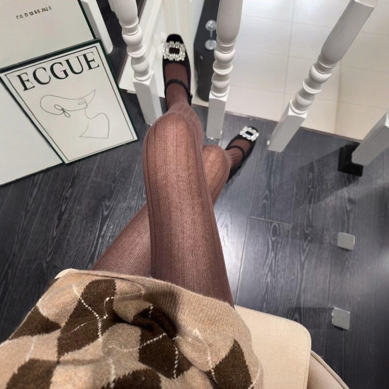 棕咖色秋冬必杀技！miu里miu气的微透连裤袜~竖纹真的好显腿细！