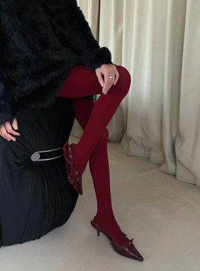 圣诞穿搭的plan A！红色天鹅绒丝袜连裤袜柔软细腻～真的嘎嘎出片