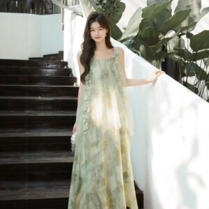 绿莺法式氛围感绝美绿色晕染网纱吊带连衣裙夏度假风花边仙气长裙