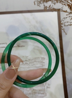 天然玉髓草绿色玛瑙极细叮当镯