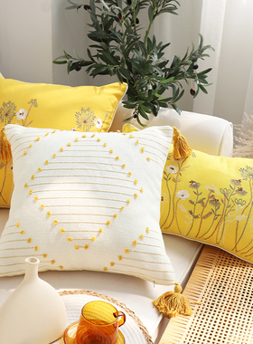 北欧田园刺绣小花抱枕黄色靠枕长方形靠包轻奢腰枕睡觉方形抱枕套