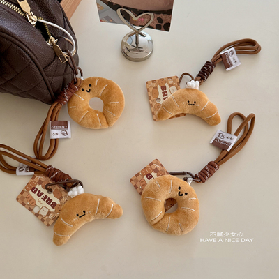 牛角包玩偶书包挂件情侣钥匙扣可爱面包卡通毛绒面包汽车钥匙链