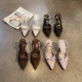 甜美蝴蝶结后绊带细跟包头凉鞋女2026年春夏新款绸缎面尖头高跟鞋