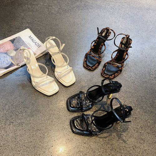 方头露趾一字扣带高跟豹纹凉鞋女