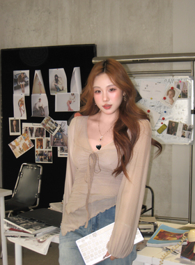 【韩漫身材】丝丝定制蕾丝V领纯欲捏褶显瘦设计感T恤上衣