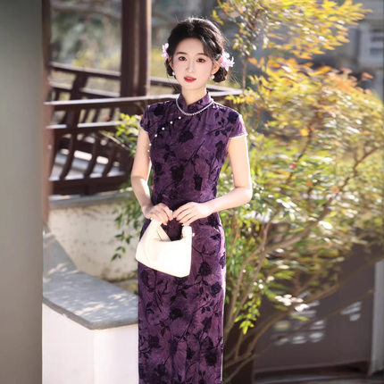 新中式国风年轻款绝美紫色旗袍植绒印花2026夏季日常少女感连衣裙