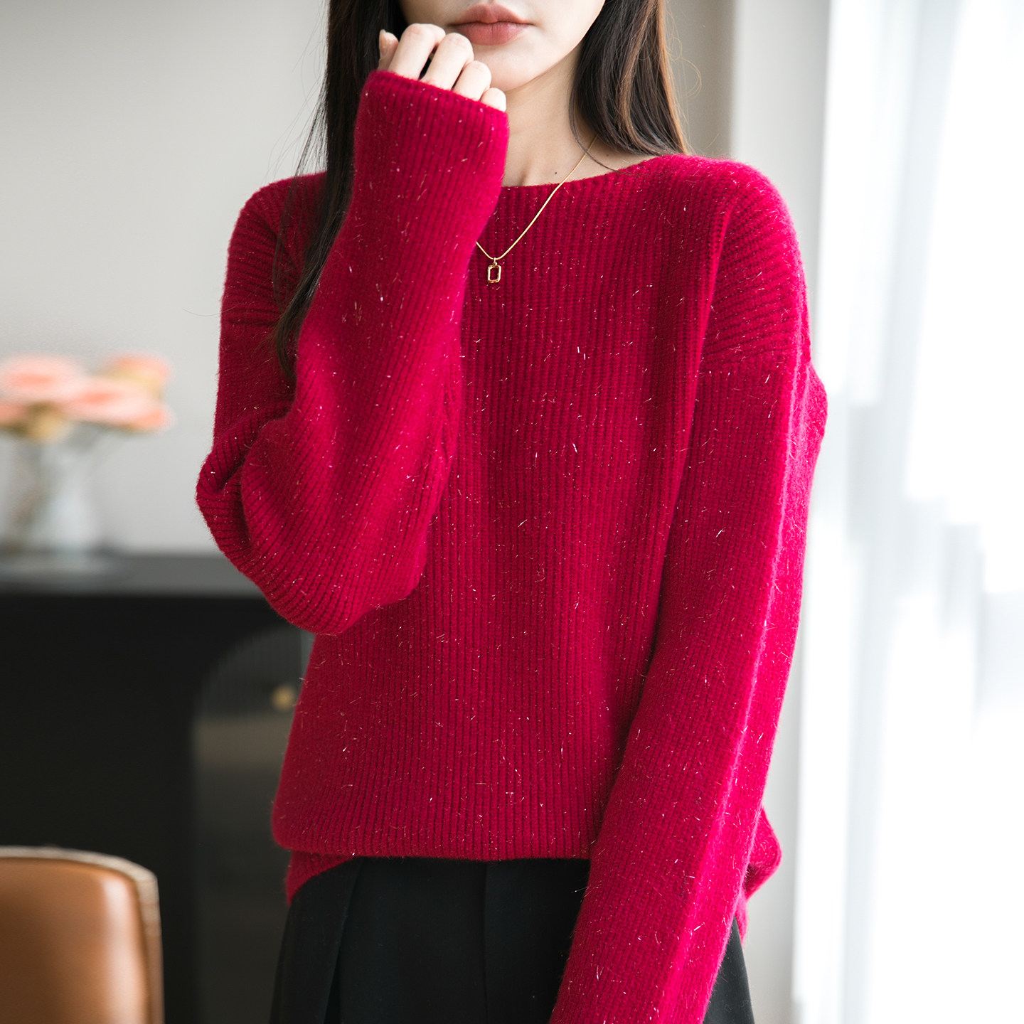 爱莱忆秋冬亮丝圆领宽松毛衣女