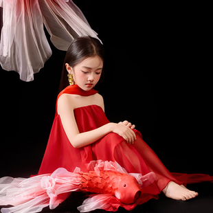 女童礼服红色锦鲤主题摄影服装2026新款中式仙气飘逸小女孩连衣裙