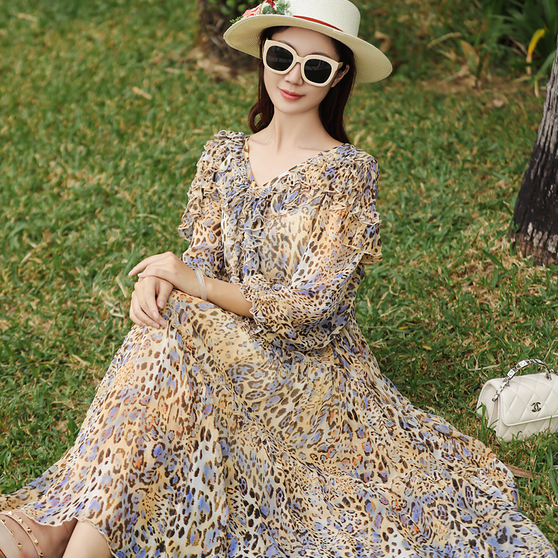 桑蚕丝连衣裙女中年妈妈时尚年轻款豹纹印花原创款宽松显瘦中长款
