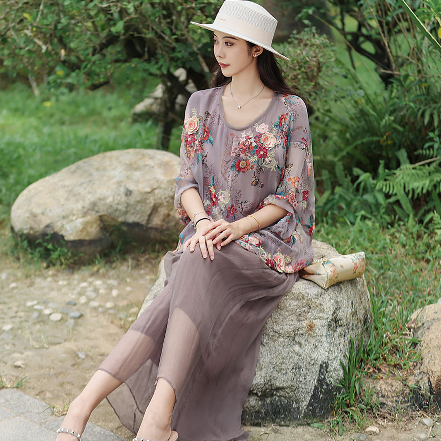 真丝套装女中老年妈妈时尚百搭高端绣花桑蚕丝上衣阔腿裤子两件套