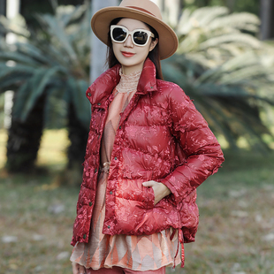 白鸭绒羽绒服2025年新款复古红色高贵上档次轻奢刺绣保暖短款外套