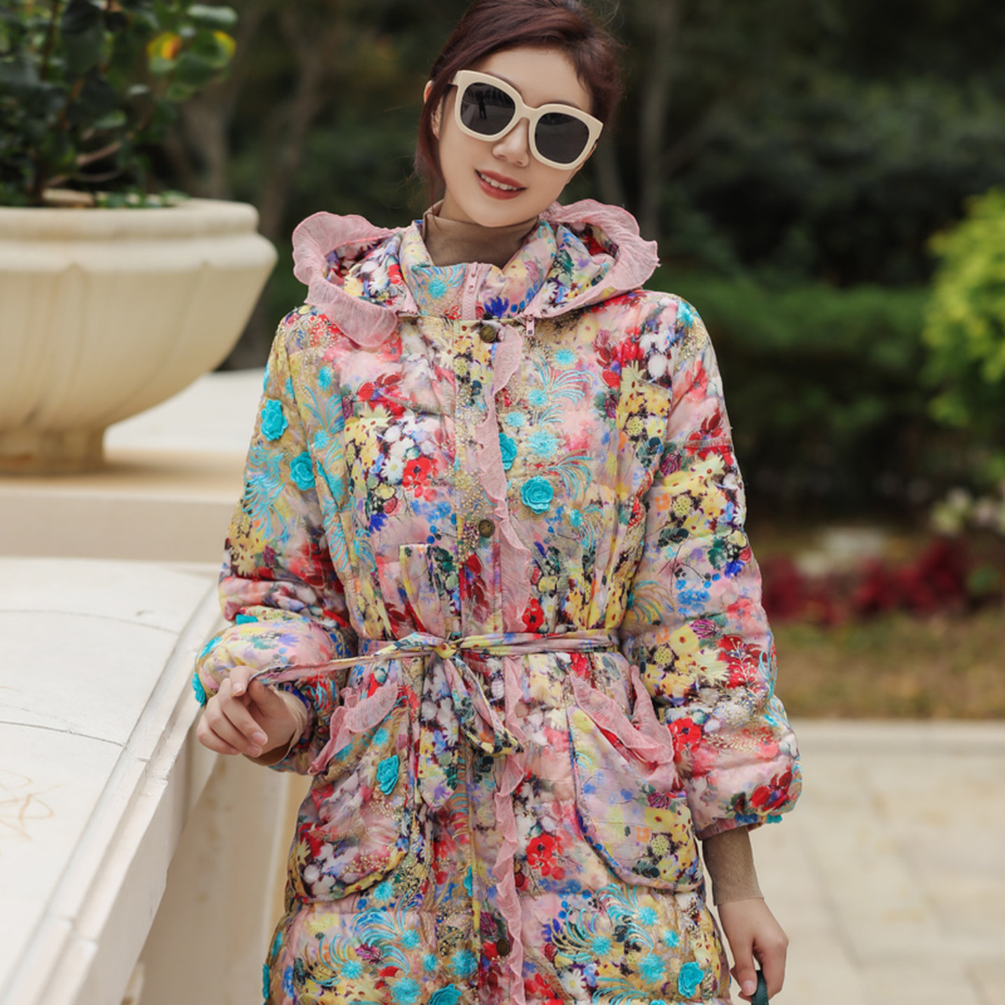 90白鸭绒羽绒服女高级感轻奢刺绣收腰显瘦轻盈保暖中长款过膝外套