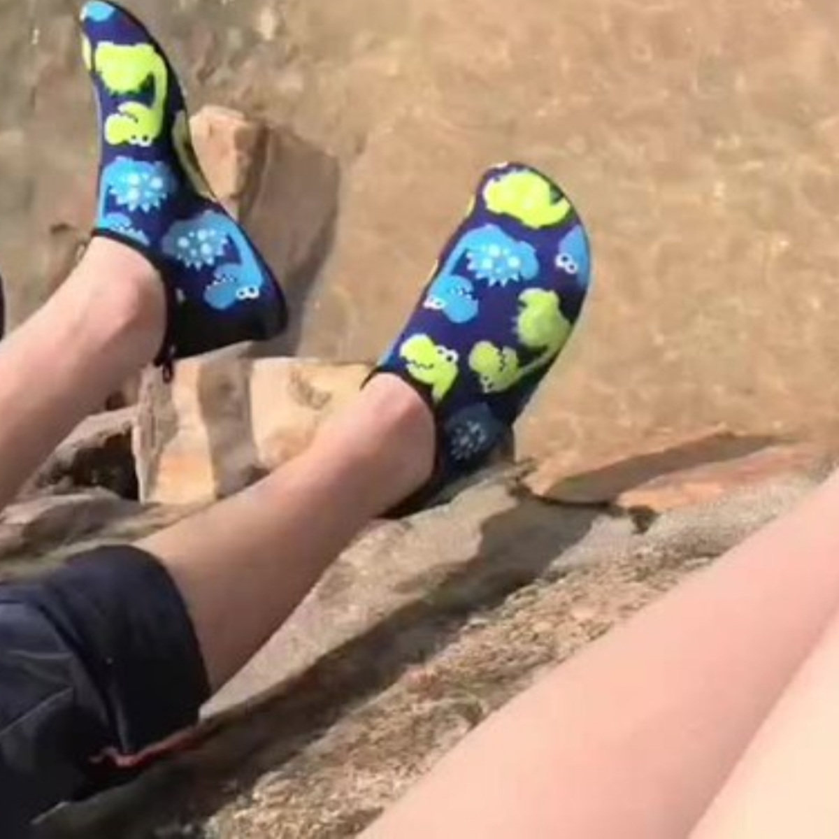 新款男女儿童沙滩鞋游泳鞋男士鞋洞洞鞋女童户外软底鞋健身瑜伽鞋