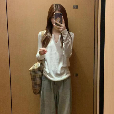 设计感宽松V领长袖T恤女
